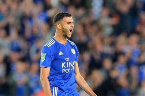 هو اللاعب الجزائري الذي يلعب لفريق ليون الفرنسي وله شعبية جارفة في الدوري الفرنسي ومن عشاق نادي ليون لأنه لاعب يلعب برجولة حقيقية وقد وصل في. فيورونتينا تصدم رشيد غزال - الكرة نيوز