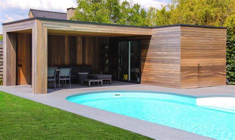 Poolhouse In Padoek Hout Met Schuifraam Woodproject Moderne Patio