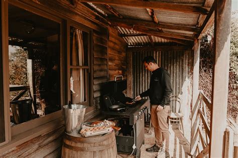 Black Horse Pioneers Hut Cottage For Rent In Boorolite High Country