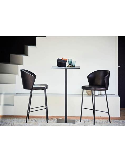 Chaise de bar design en cuir noir chez KSL LIVING