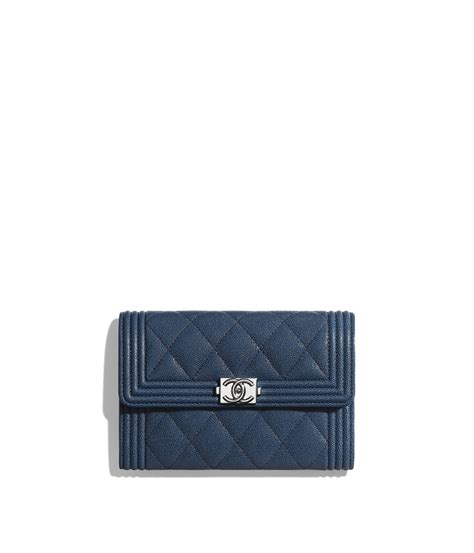 For women who prefer to carry as little with them as possible, chanel has created a range of card holders and coin purses that allow you to take just the bare minimum but do so in style. Small leather goods - CHANEL