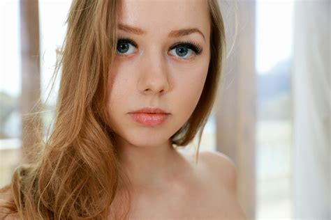 Model Woman Girl Hat Blue Eyes Face Blonde Wallpaper