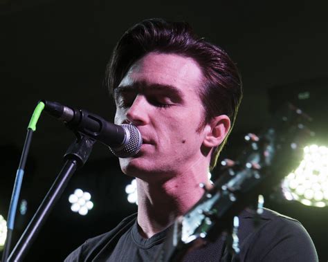 Новая песня дрейка waiting for the world уже в группе. PHOTOS: Drake Bell and The Boastfuls at Stage West in ...