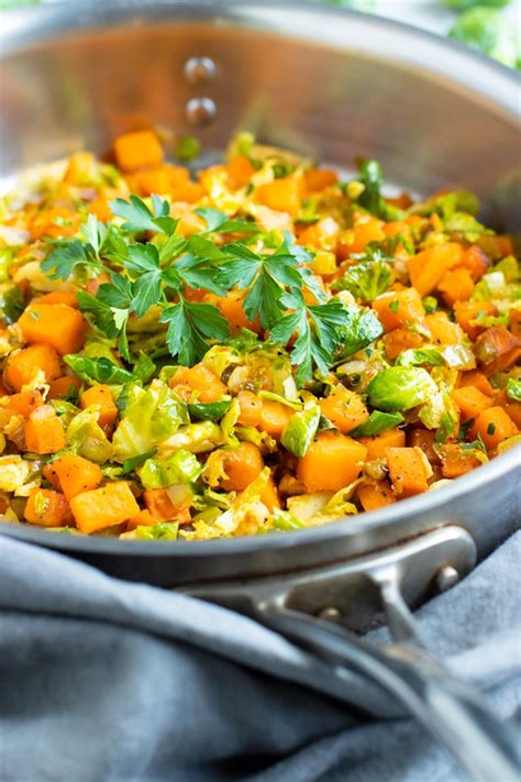 Only a handful of ingredients and only 132 calories per serving! Skillet Brussel Sprouts and Sweet Potatoes | Vegan, Paleo