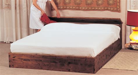 Veniamo adesso al letto contenitore lux con rete ortopedica a doghe e barra centrale di rinforzo. Come costruire un letto contenitore in legno massello ...