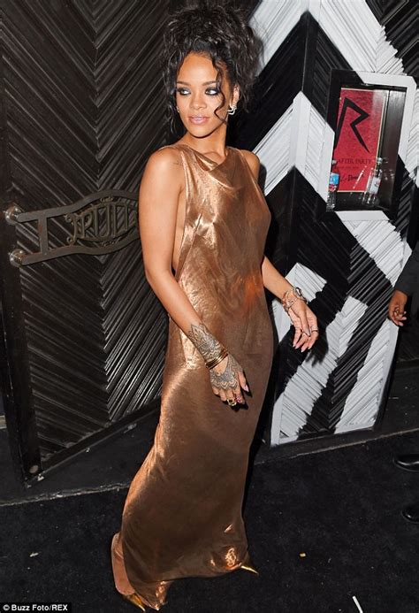 Rihanna Shows Off Derriere Cleavage In Very Low Slung Gold Dress At Met