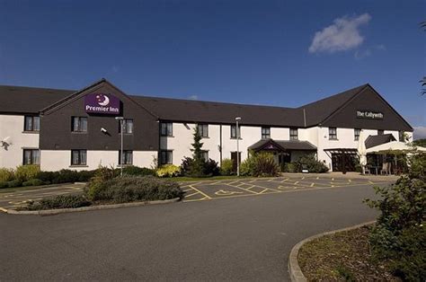 Our premier inn hayle hotel is just two miles from the golden sands of st ives bay. Premier Inn Bodmin Hotel - Read Latest Reviews