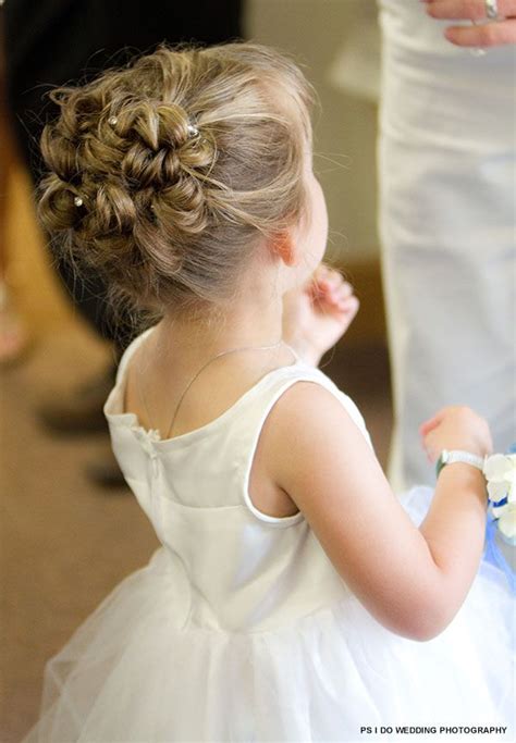 This article lists the nine latest cute short hairstyles for kids, both girls and boys in india. Curly updo for flower girl | Bruidsmeisjeshaar, Kapsel ...
