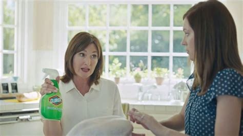 What's the best way to clean with bleach? When you prepare a turkey on the kitchen counter top, you ...