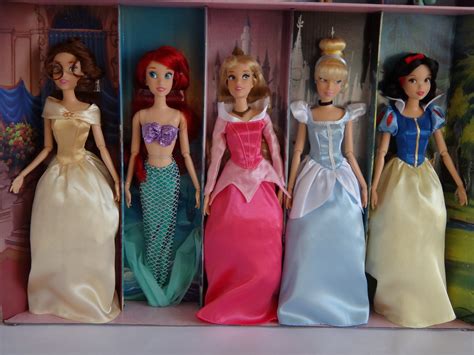 2012 Disney Princess Classic Film Collection 10 Doll Set Deboxing Attached To Backing