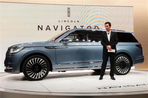 Lincoln Unveils Revamped Navigator With Gull Wing Doors
