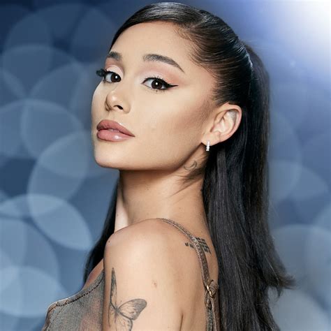 Ariana Grandes Winged Eyeliner Technique Is So Relatable Wirefan Your Source For Social