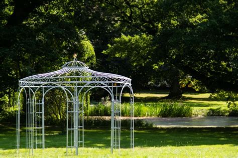 Find the perfect pavillion garten stock photos and editorial news pictures from getty images. Stabiler Gartenpavillon Verzinkt Metall Ø 350cm Pavillon ...