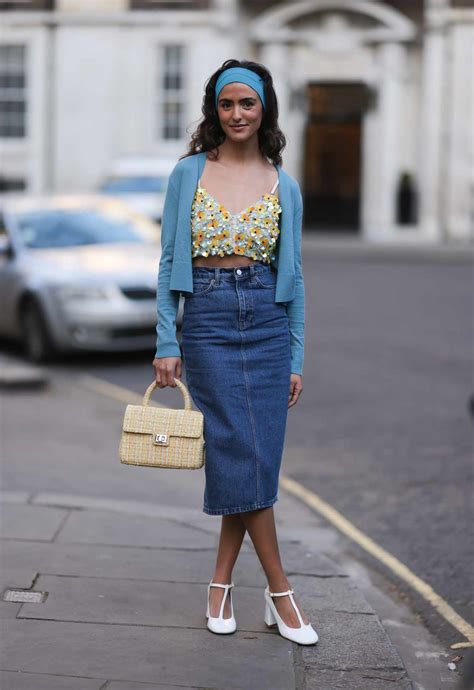 10 Long Jean Skirt Outfits That Prove You Need A Denim Maxi Asap