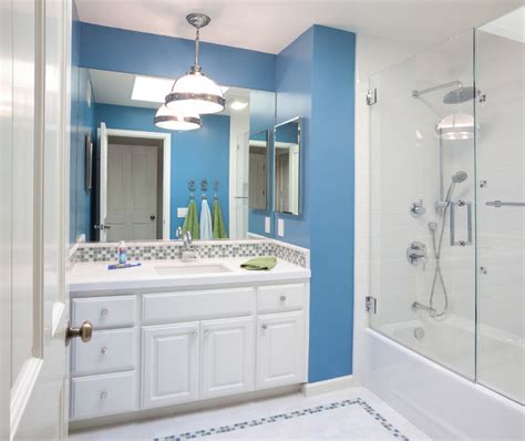The more color the more fun! Little Boy's bathroom