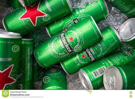 Das heineken dose (0,82€) von heineken ist ein bitter und ist ein untergäriges bier mit ursprung in niederlande. CHIANGMAI, THAILAND - 2. JULI 2016: Dosen Heineken-Bier ...
