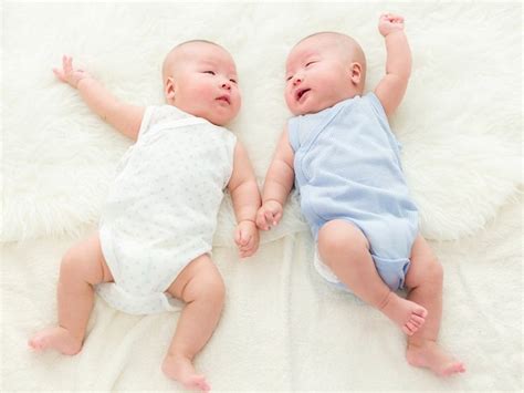 Namun begitu, ada beberapa cara mendapatkan anak kembar secara alami. Cara Membuat Anak Kembar yang Patut Dicoba - Alodokter