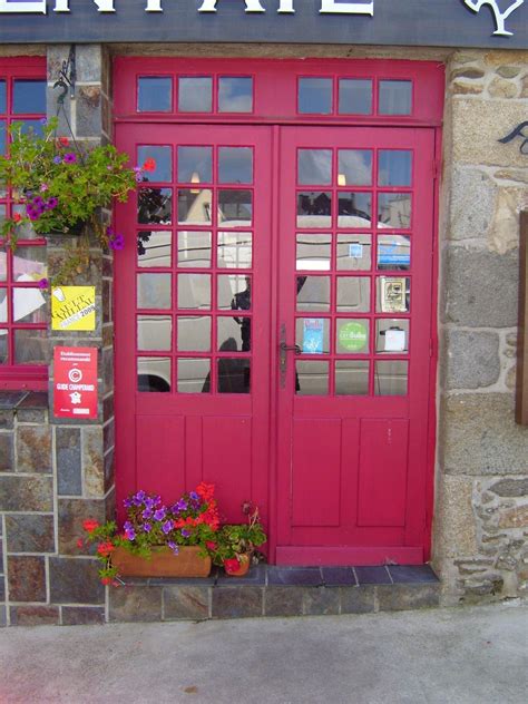 Choose the type of garage door you want, then pick your favourite colour. File:Old fashioned door.jpg - Wikimedia Commons