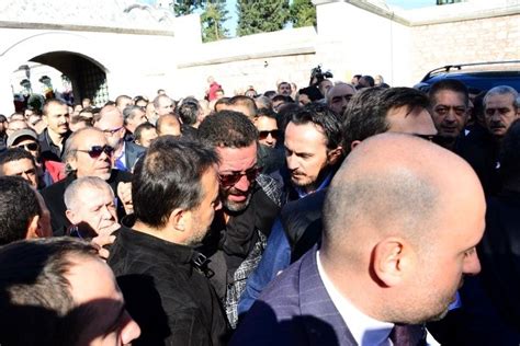 Hakan altun hani bekleyecektin kaç puan verirsin? Hakan Altun cenazede fenalaştı - Galeri - Yeni Asır