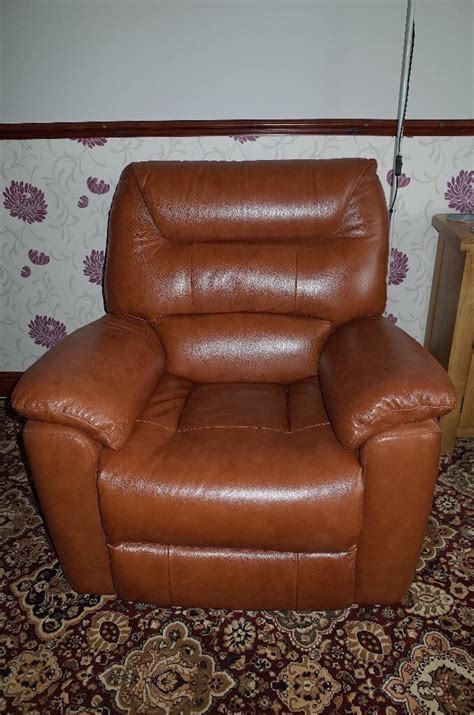 Lazyboy Mid Brown Colour Leather Electric Recliner Only 2 Months Old