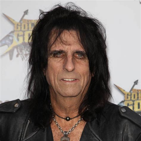 Alice Cooper Pays Tribute To Late Guitarist Celebrity News Showbiz