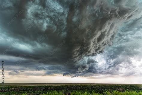 Foto Stock Supercell Thunderstorm Clouds Show Off The Power Of Mother