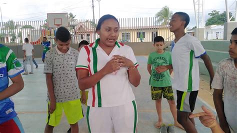 Para iniciar el juego, todos los participantes deberán trazar en una hoja una tabla , y en la primera fila escribirán las diferentes categorías acordadas por los participantes, comúnmente se utilizan las categorías nombre, apellido, país o ciudad, animal, color, fruta o verdura y cosa, sin embargo también se pueden separar las categorías mencionadas anteriormente o. juego tradicional - YouTube
