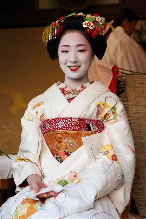 maiko lady por teruhide tomori geisha japan geisha art japanese geisha japanese beauty