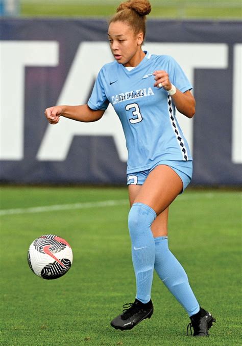 Unc Slips In Top 25 Womens Soccer Poll King Acc Defensive Player Of Week