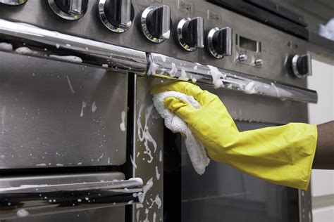 Cómo limpiar el horno de la mejor forma guía paso por paso Cleanipedia