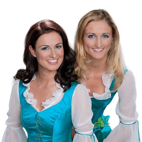Sigrid & marina, oberkrainer allstars — zwei weiße schwäne 03:12. Schlager goes DUBAI Open Air - am 13.03.2020 ...
