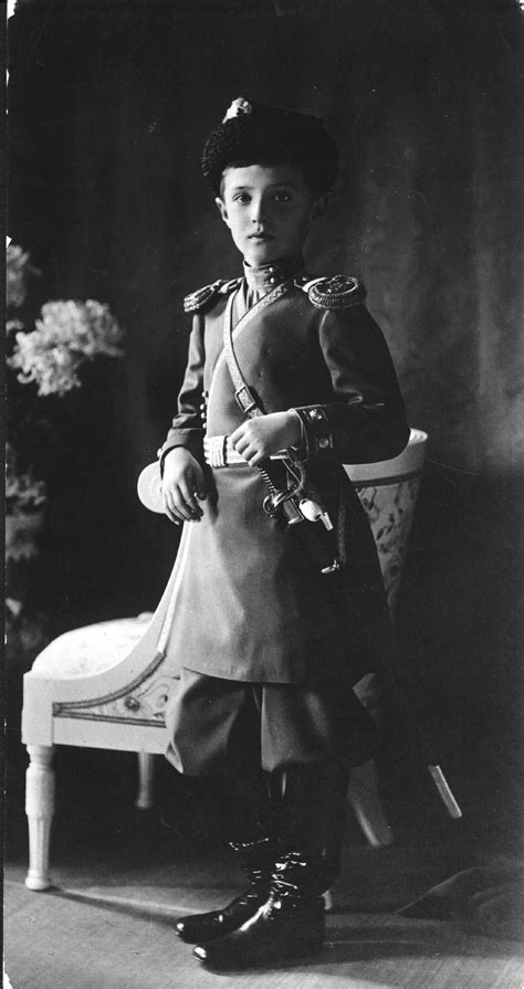 Tsarevich Alexei Nikolaevich Usando Uniforme Militar