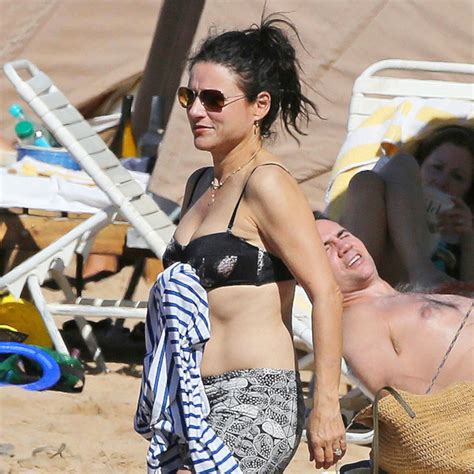 Julia Louis Dreyfus Heats Up Hawaii With Fabulous Bikini Body