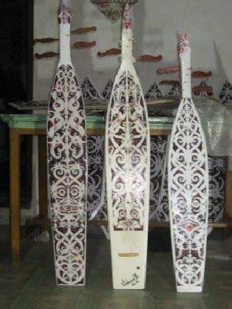 Alat musik tradisional ini menghasilkan suara yang menenangkan dan dinamis. Jochromatic +: SAMPEK - DAYAK Musical Instruments (Kalimantan - Borneo)