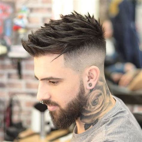 The cut continues with the strongest trend of 2020, which. 45 Good Haircuts For Men (2021 Guide) | Mens hairstyles ...