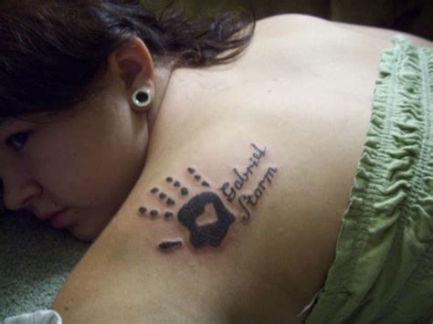 The names are sometimes tattooed with the date of birth of the child. Baby Name Tattoos on Shoulder For Moms | Baby tattoos ...