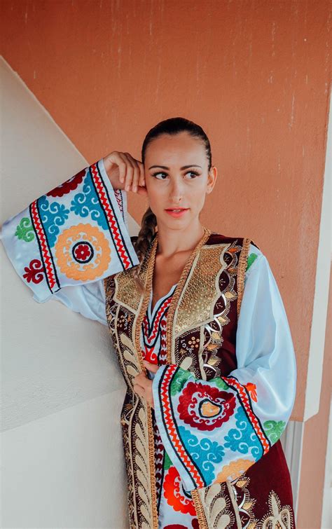 Tajikistan And Its Traditional Clothing La Elegantia Traditional Outfits Stylish Women