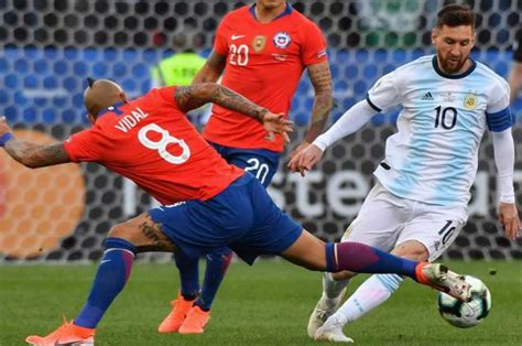 Éver banega (argentina) left footed shot from the left side of the box to the. Agencia Hoy -Argentina-Chile abrirá la Copa América 2021 ...