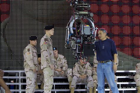 Billy lynn é um jovem soldado de 19 anos, que consegue sobreviver, junto de seus colegas de exército, a um tiroteio no iraque em 2005. Filme A Longa Caminhada de Billy Lynn Online Dublado - Ano ...