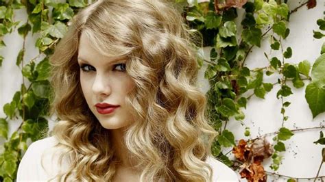 Shes Back Taylor Swift Has Returned To Social Media With Curly Hair