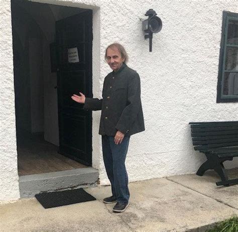 Museu em ohlsdorf, áustria (pt); Michel Houellebecq: Am Heldenplatz des Thomas Bernhard - WELT