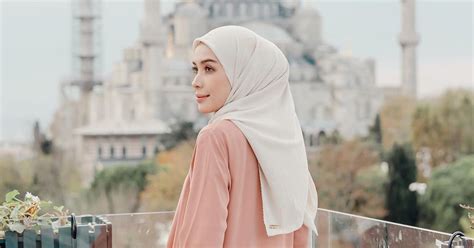 Sifat takut kepada allah adalah sikap mental yang mendorong orang untuk bersikap zuhud, sebab. Wanita Solehah Dambaan Para Jejaka, Ini 4 Ciri Wanita ...