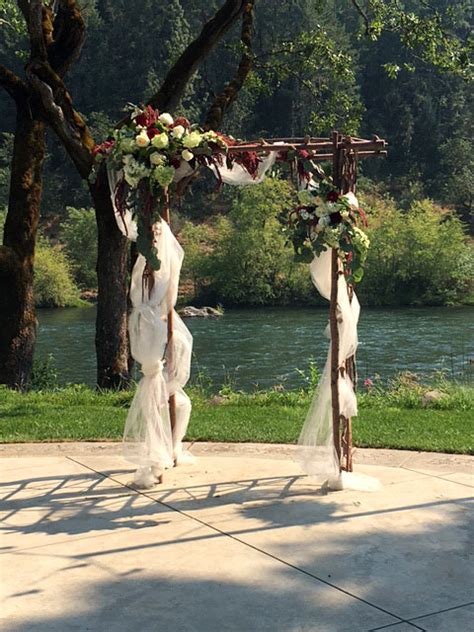 The Rogue River Lodge Weddings