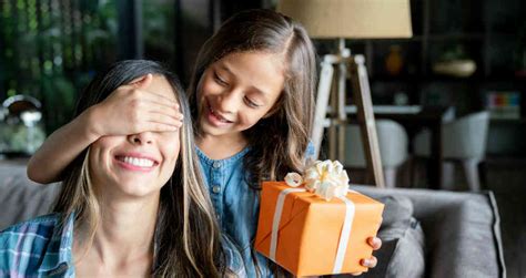 Por lo tanto, podrían haber discrepancias con la información mostrada de años pasados o futuros. ¿Cuándo se celebra el día de la madre en Colombia este año? - Eje 360