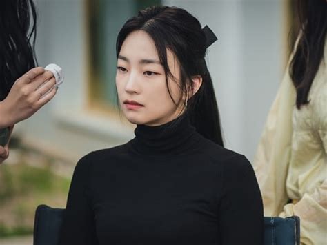 Bintangi Drama Baru Sponsor Ji Yi Soo Bandingkan Perannya Di When