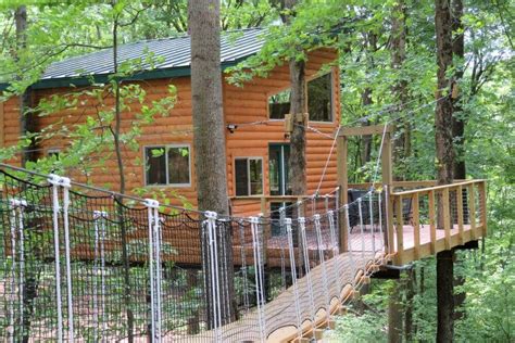 luxury tree house with a private hot tub in hocking hills ohio tree house luxury tree houses