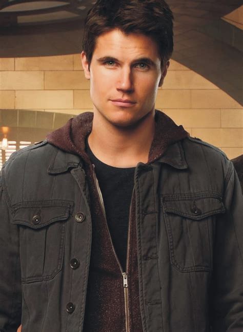 Rainbow Colored South: Sexy Saturday -- Robbie Amell
