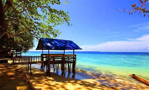 Uniknya, saat dilihat dari kejauhan bentuk tebing akan menyerupai gajah yang sedang berdiri di tepi pantai berpasir putih. Gambar Devanstoria Lantern Biak Ingat Kembali Pantai ...