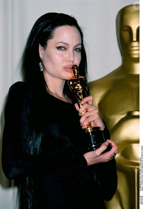 Vidéo Angelina Jolie Aux Oscars 2000 Purepeople