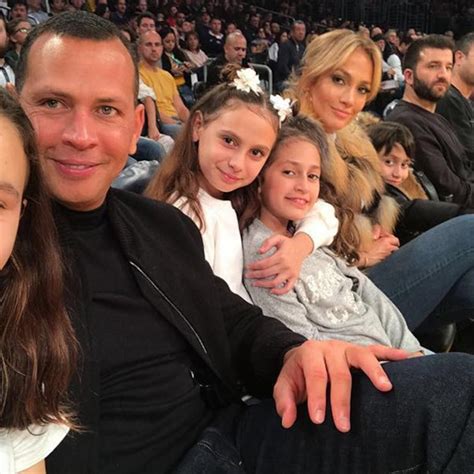 Jennifer Lopez Alex Rodriguez And Kids Take Cute Lakers Game Selfie